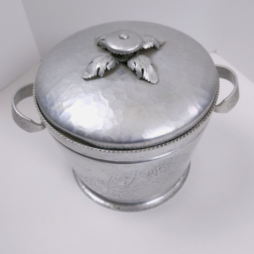 Vintage 1950s Continental Hammered Aluminum Chrysanthemum Ice Bucket - Picture 3 of 15